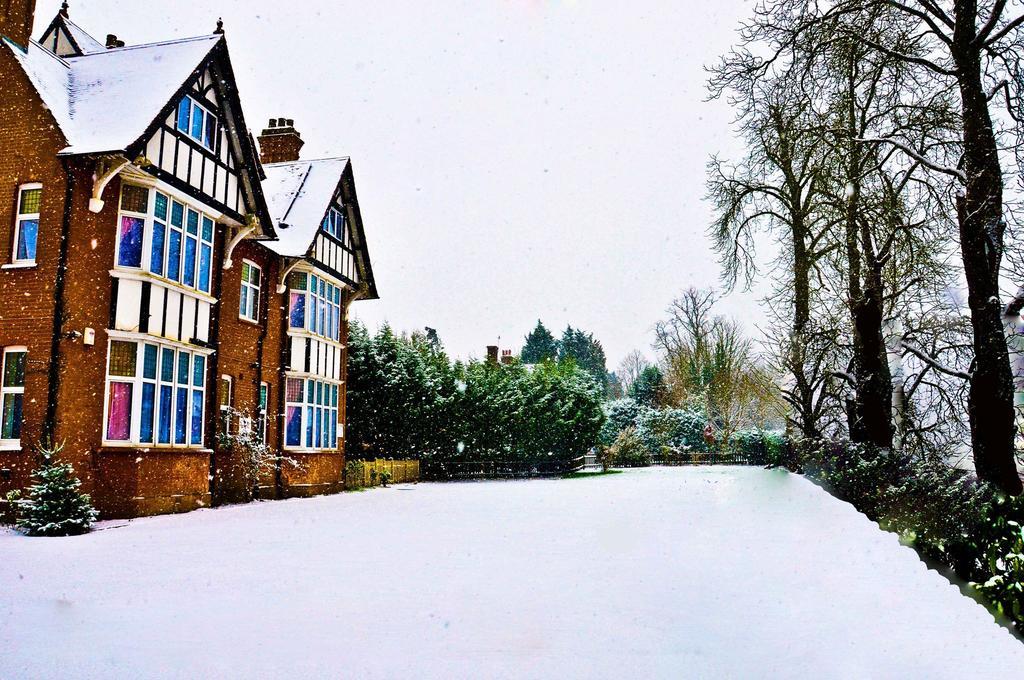 Gatwick Inn Horley Buitenkant foto