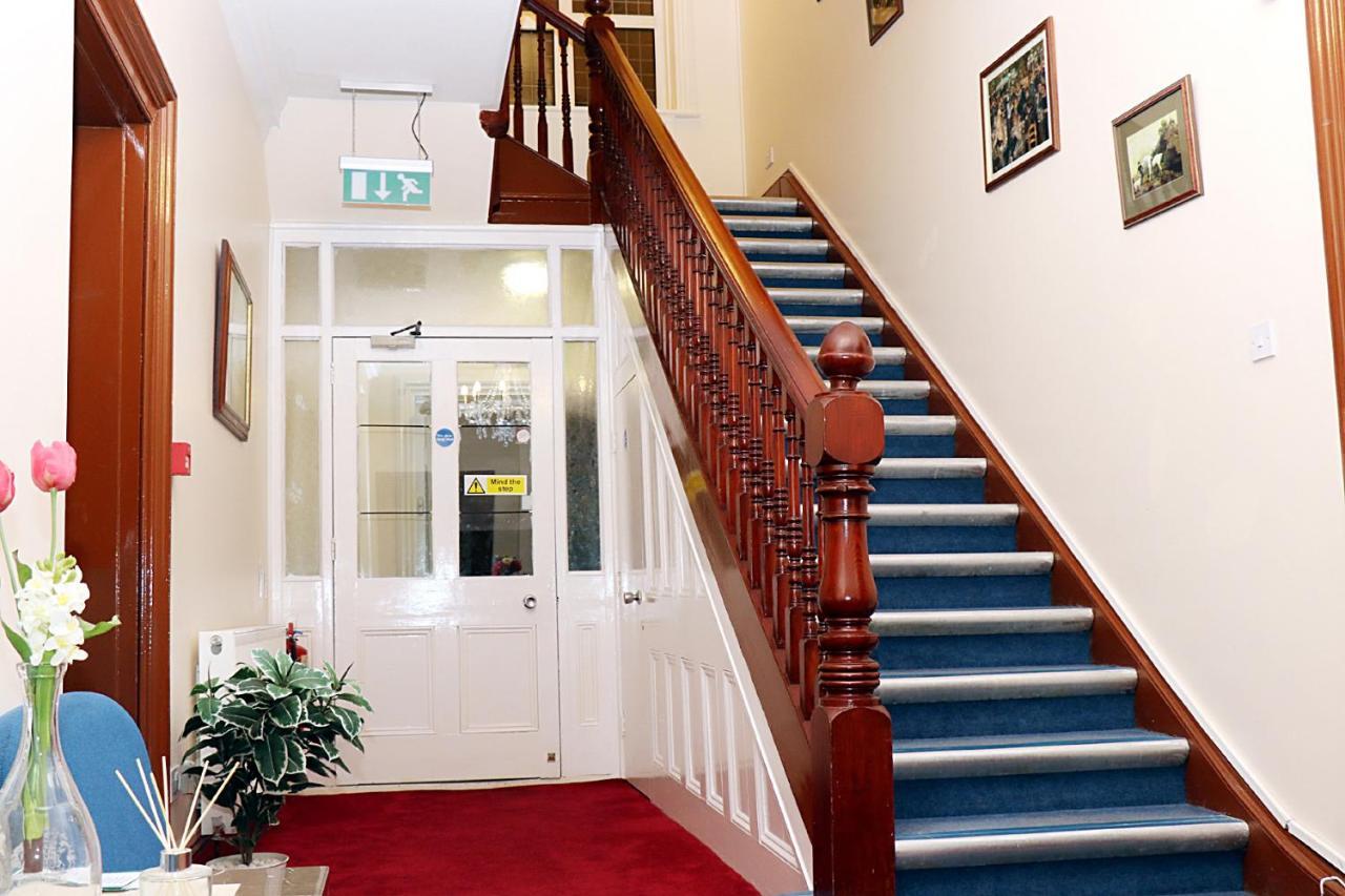 Gatwick Inn Horley Buitenkant foto