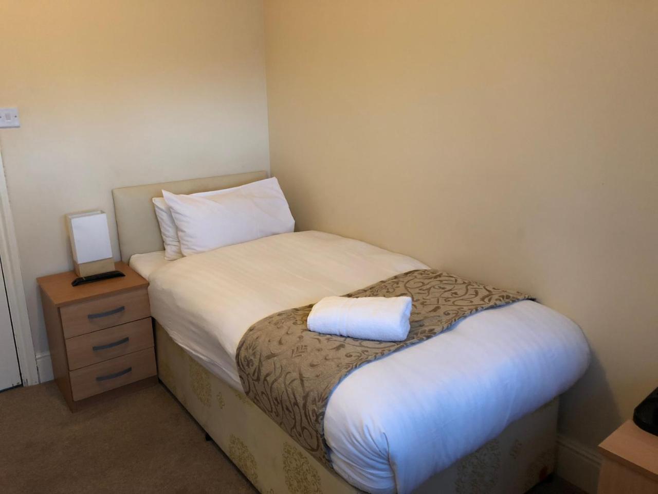 Gatwick Inn Horley Buitenkant foto