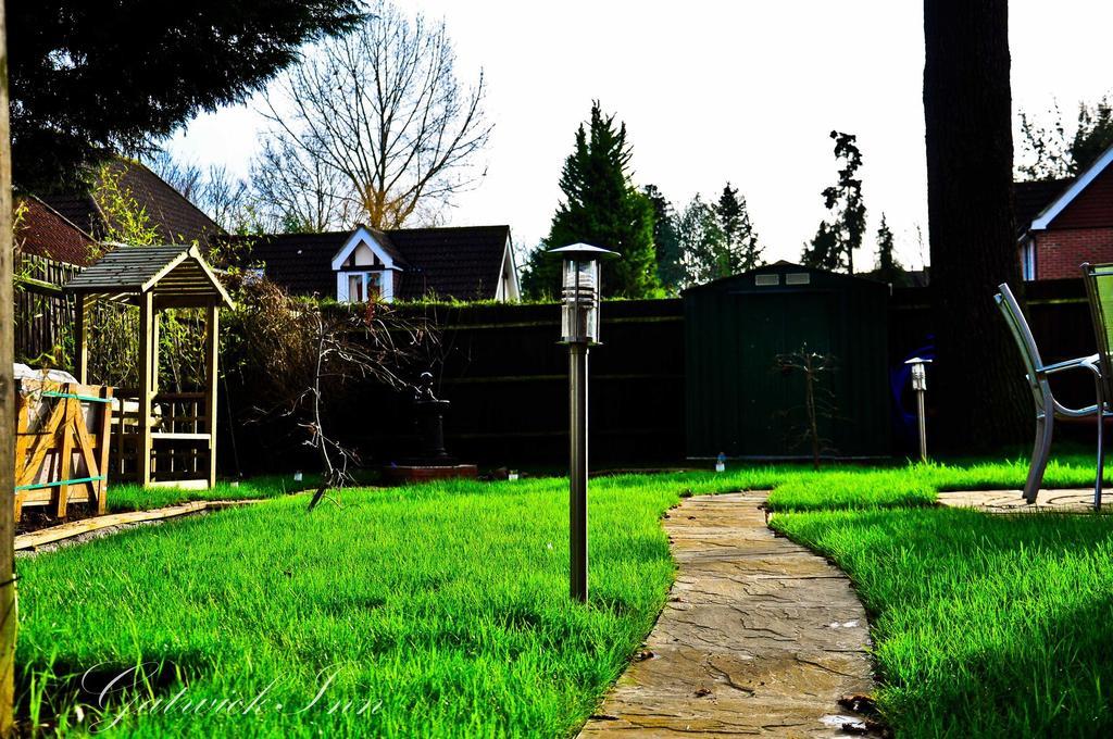 Gatwick Inn Horley Buitenkant foto