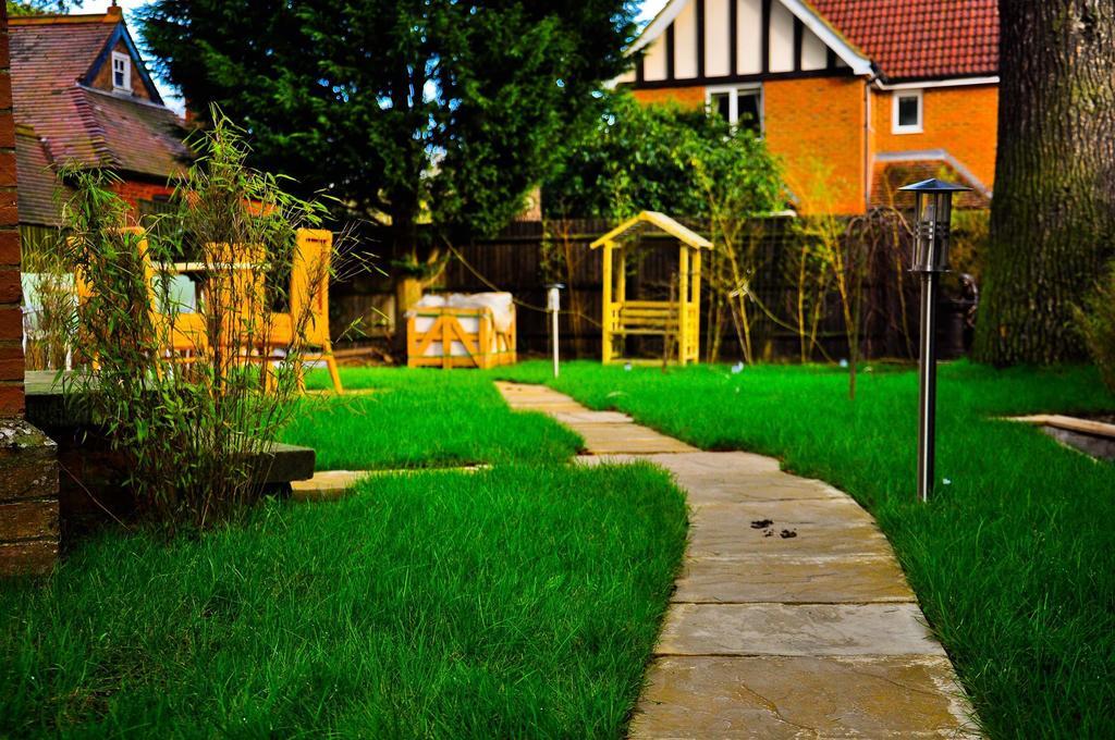 Gatwick Inn Horley Buitenkant foto